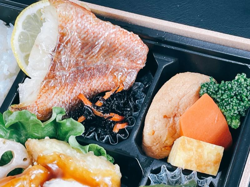 タルタルチキン南蛮＆赤魚の藻塩焼き弁当