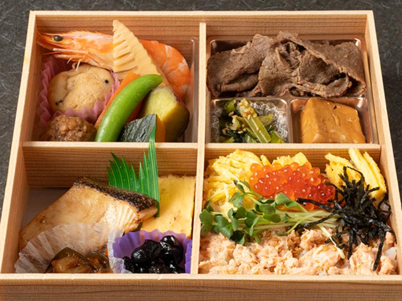 松花堂牛すき焼き・旬魚幽庵焼き　ほぐしシャケとイクラご飯