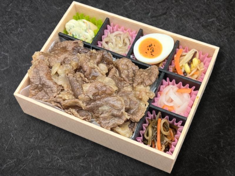 和牛すき焼きと６種惣菜