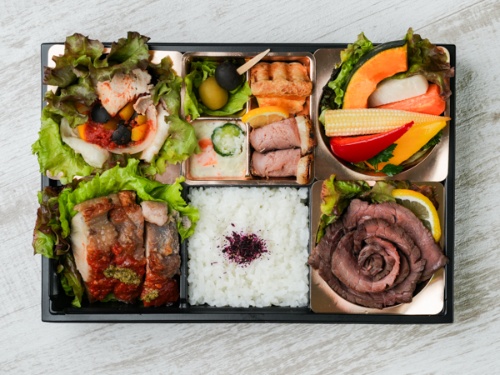 ローストビーフとローストチキンの彩御膳