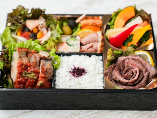 ローストビーフとローストチキンの彩御膳