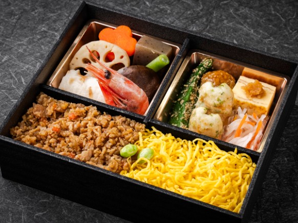 鶏そぼろ重の懐石弁当