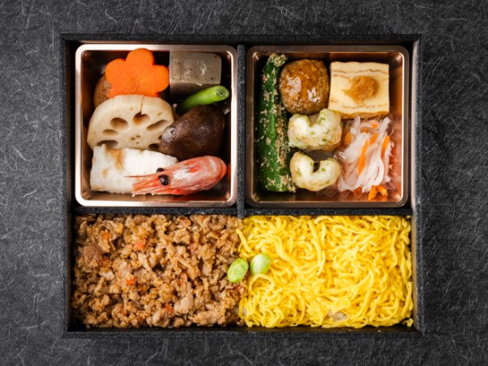 鶏そぼろ重の懐石弁当