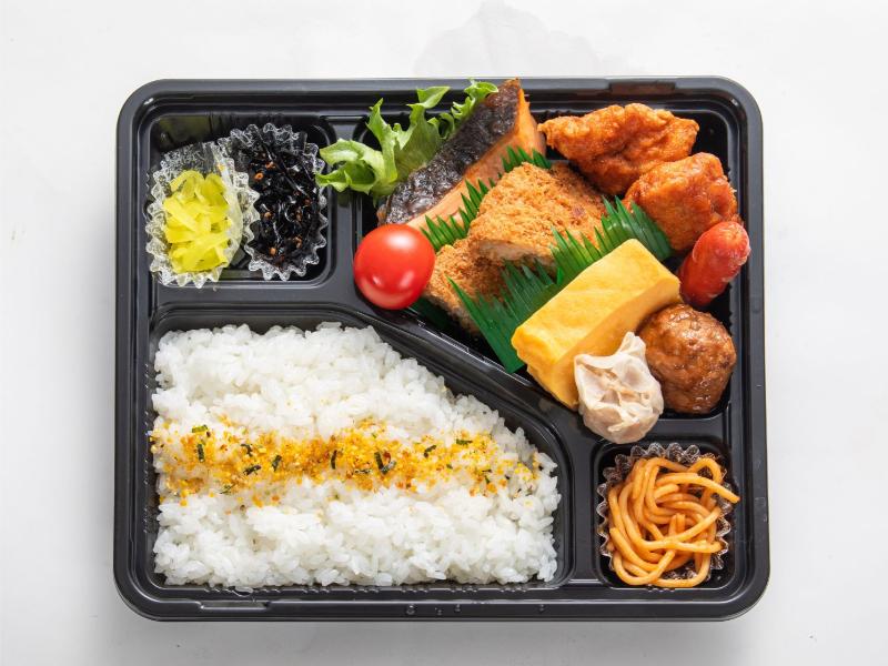 ガッツ弁当　鮭とメンチカツ