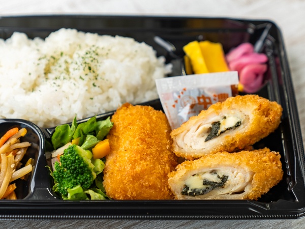 ささみチーズとカニクリームコロッケ弁当