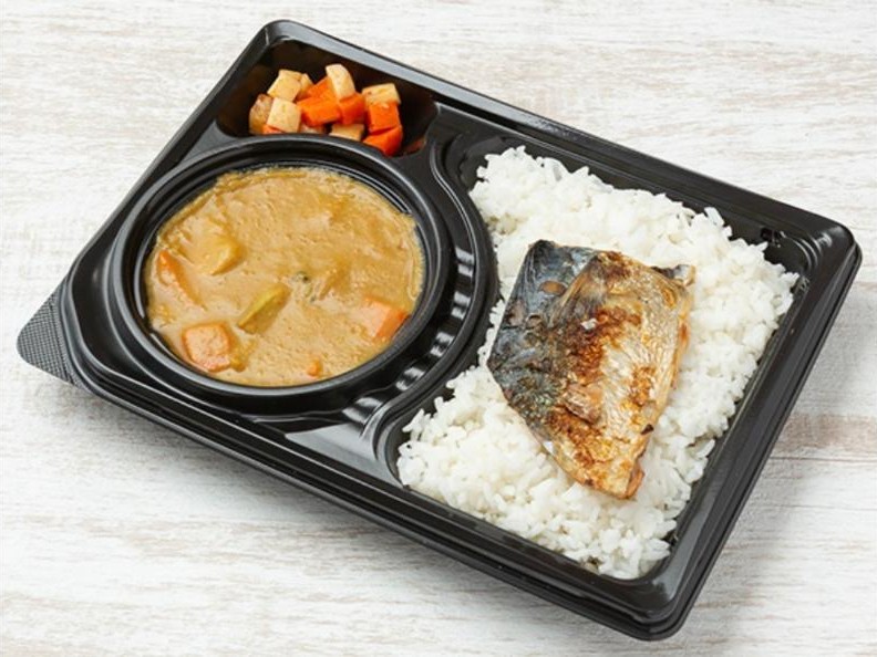 【大満足】 鶏ジャガイモカレー＆鯖塩焼き