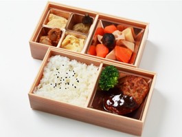 和牛入りワイン仕立てハンバーグ二段弁当