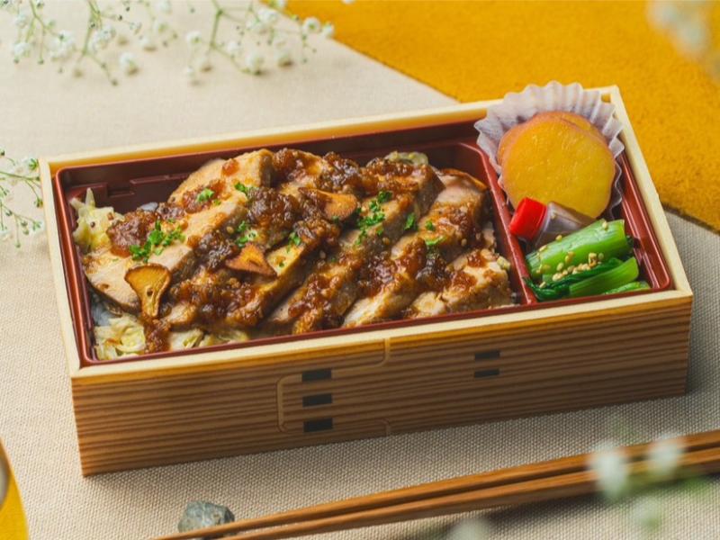 国産豚の醤油麹ステーキ弁当