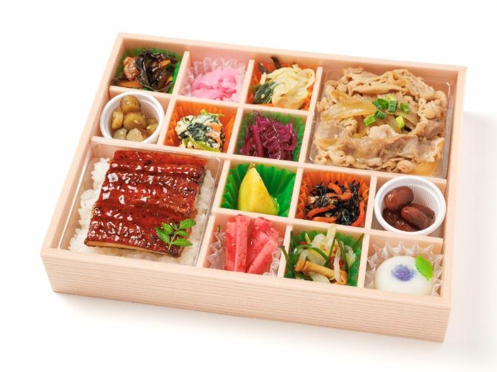 鰻重と牛めしの十二彩折詰（紙パック茶250ml付）