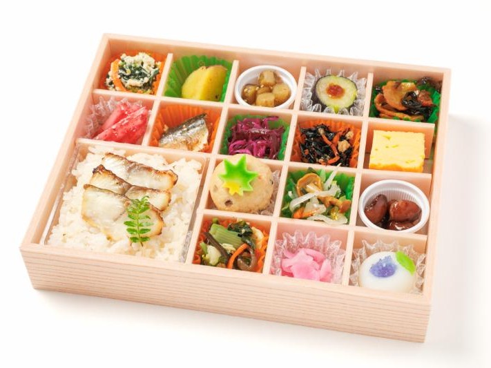 鯛めしの十六彩折詰（紙パック茶250ml付）