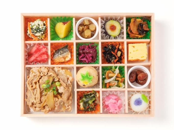 牛めしの十六彩折詰（紙パック茶250ml付）