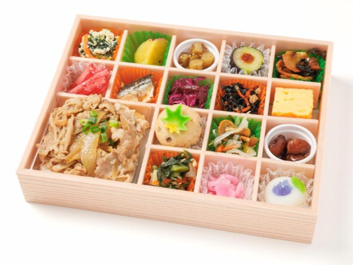 牛めしの十六彩折詰（紙パック茶250ml付）