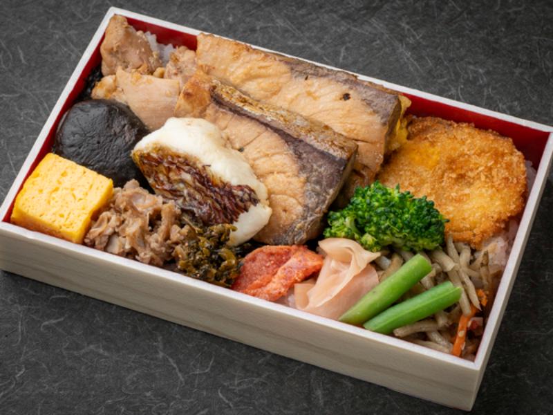 ぶりの照り焼きと鯛の塩焼き弁当