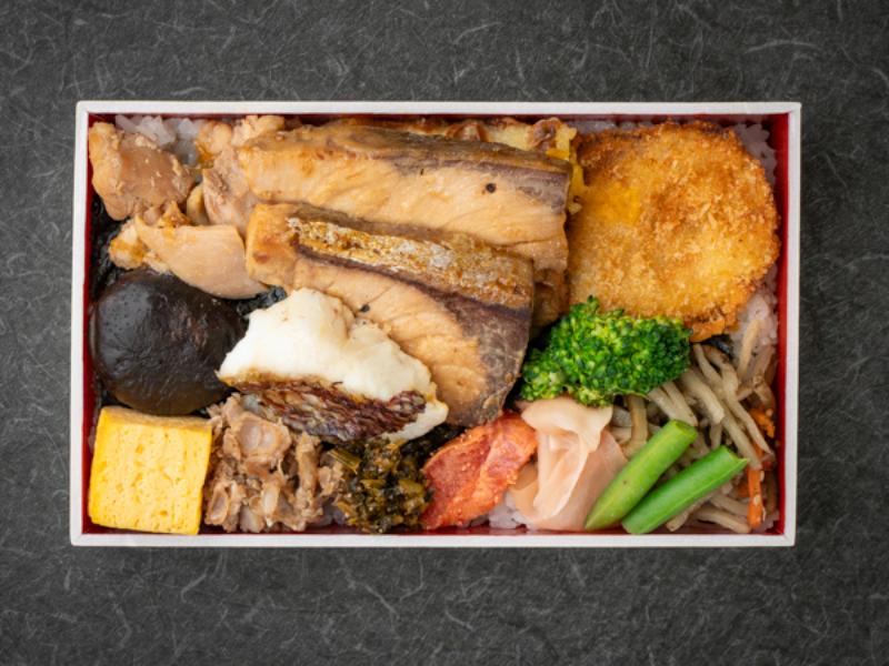 ぶりの照り焼きと鯛の塩焼き弁当