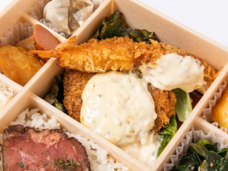 自家製ローストビーフ＆エビフライ＆牛肉メンチカツ弁当