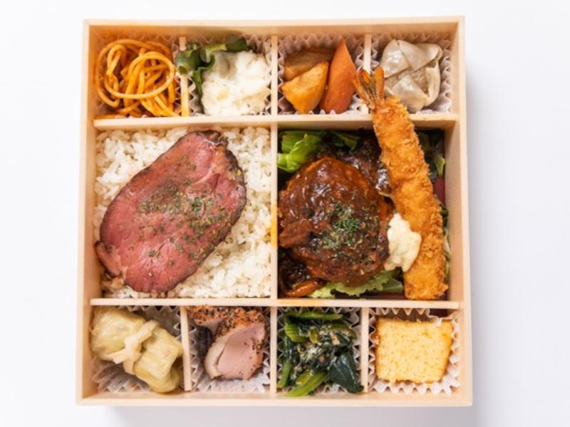 自家製ローストビーフ＆特製デミグラスハンバーグ＆エビフライ弁当