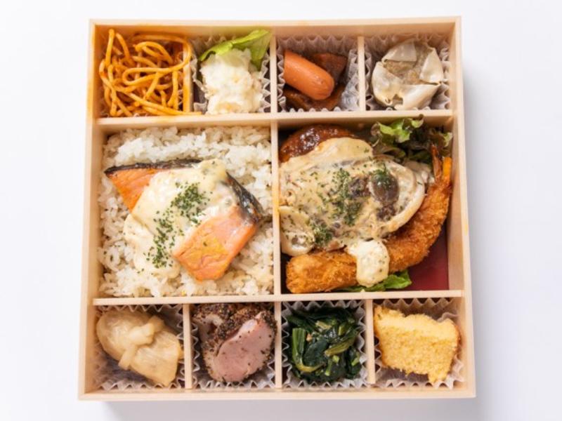 自家製タルタルの銀鮭ムニエル＆特製ベシャメルソースのハンバーグ＆エビフライ弁当