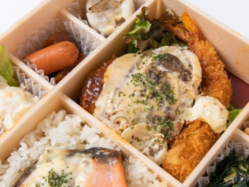 自家製タルタルの銀鮭ムニエル＆特製ベシャメルソースのハンバーグ＆エビフライ弁当