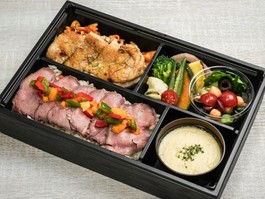 ローストビーフ重とチキンの香草焼き弁当