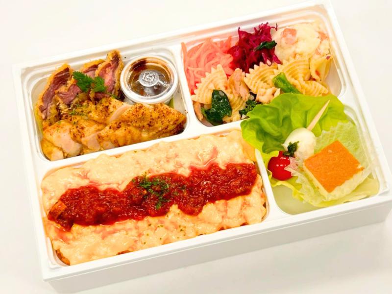 【5月31日お届け分まで限定】春のとろとろオムライス　牛サガリのカツレツとタンドリーチキン