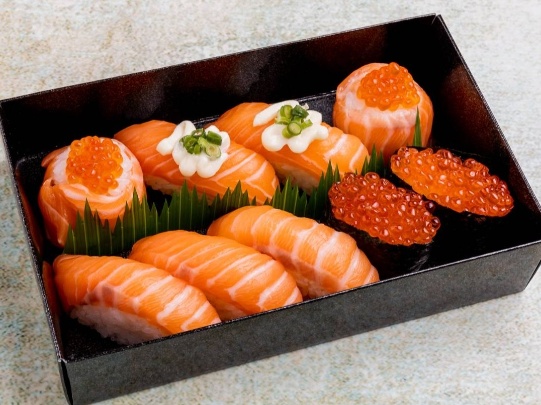 凌 サーモンづくし