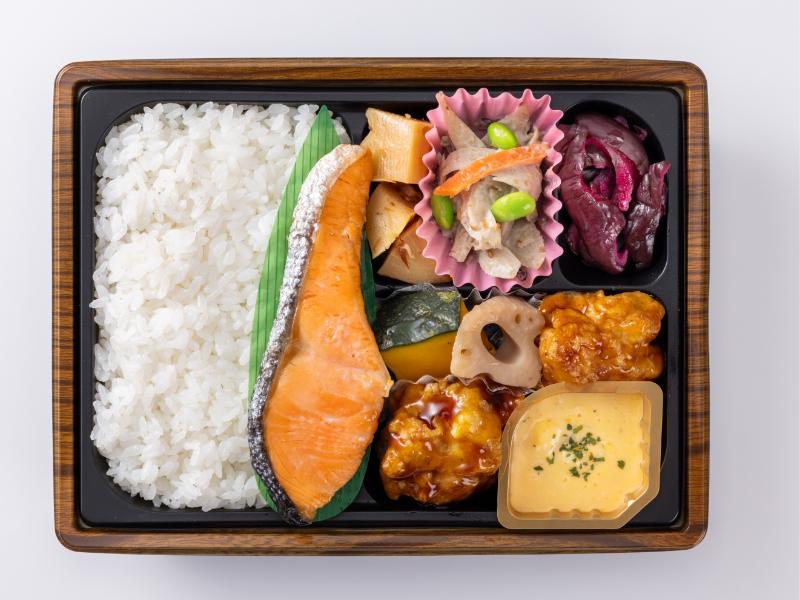 【つか弁】塚だまタルタル若鶏のチキン南蛮と塩鮭の幕ノ内弁当