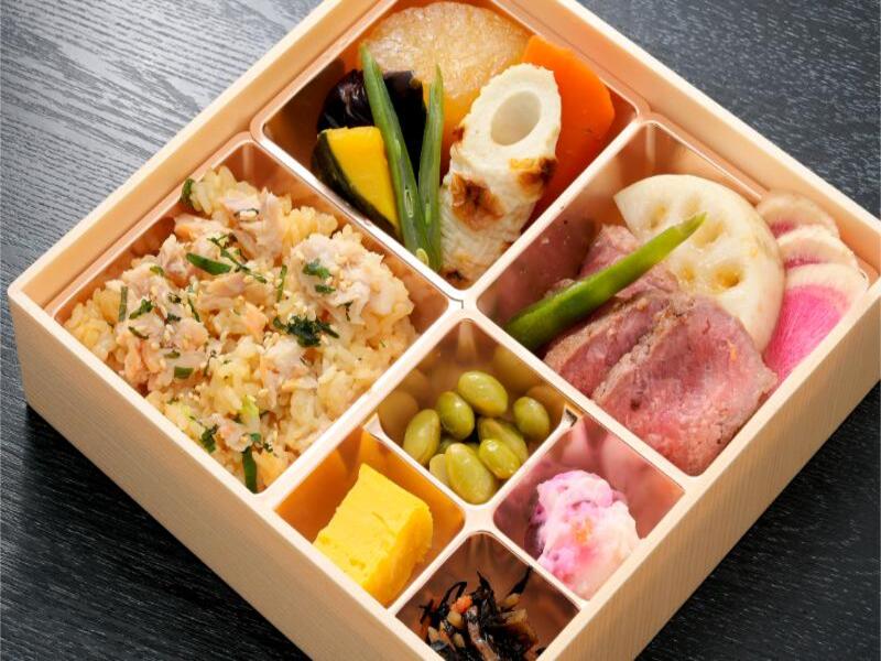 京風サーロインステーキと鮭まぶしご飯