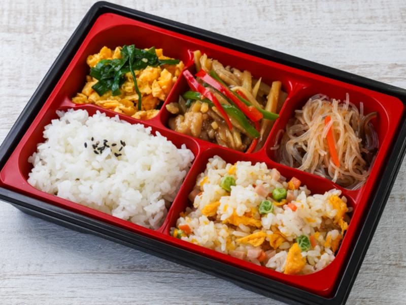 青椒肉絲 二色ごはん弁当