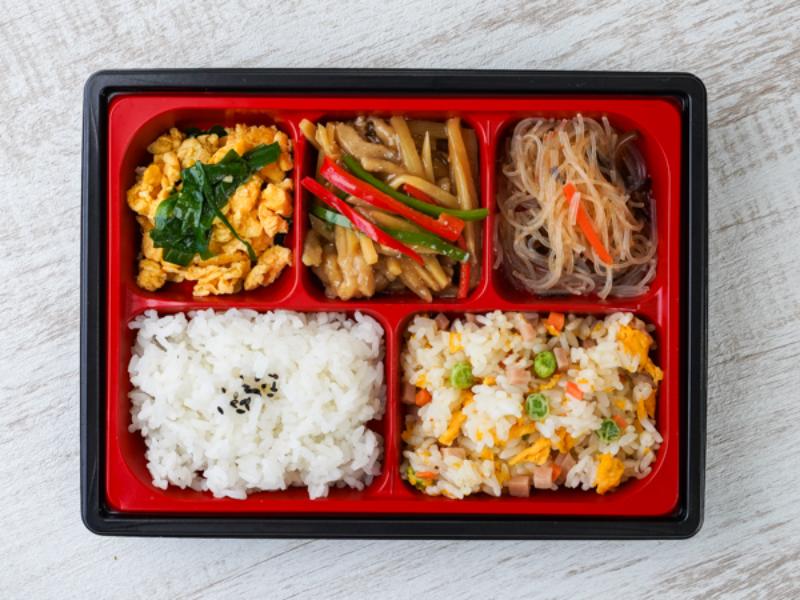 青椒肉絲 二色ごはん弁当