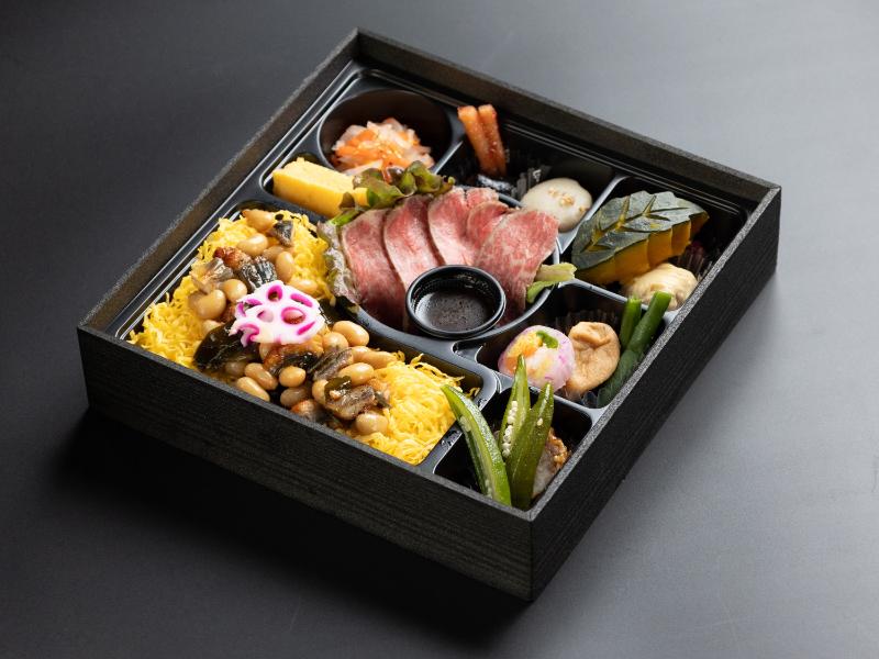 彩極上幕ノ内弁当 -厳選国産黒毛和牛ザブトンローストビーフとうなぎちらし御膳-