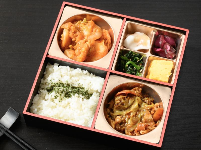 エビチリと回鍋肉弁当