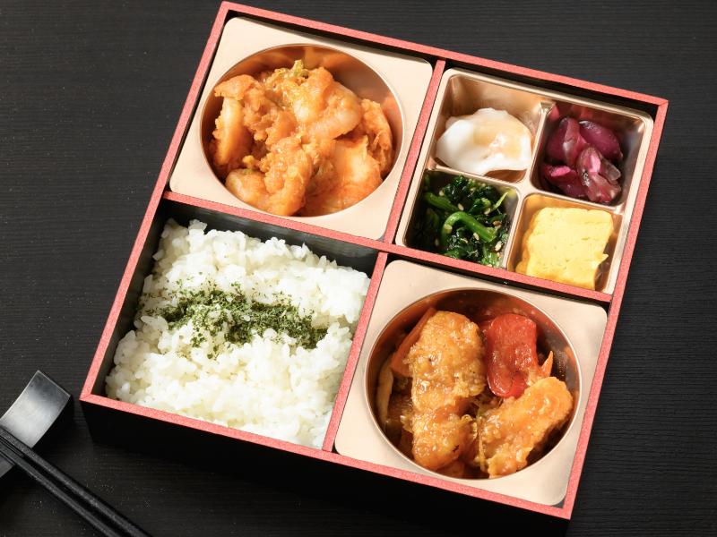 エビチリと酢豚弁当