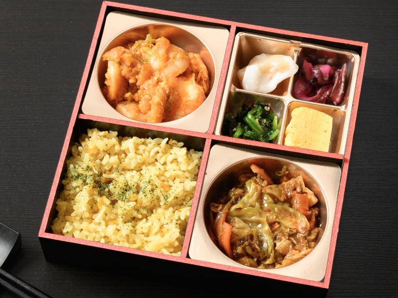 エビチリと回鍋肉の炒飯弁当