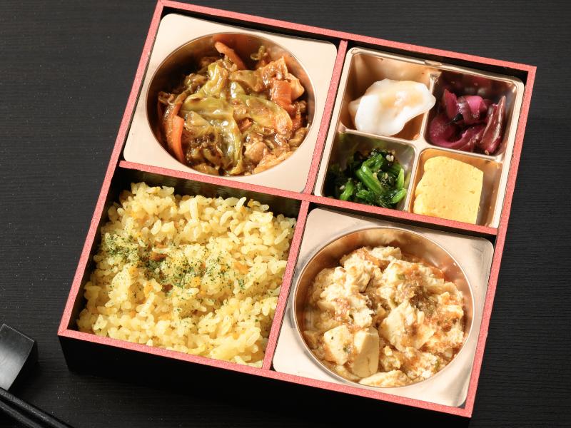 麻婆豆腐と回鍋肉の炒飯弁当