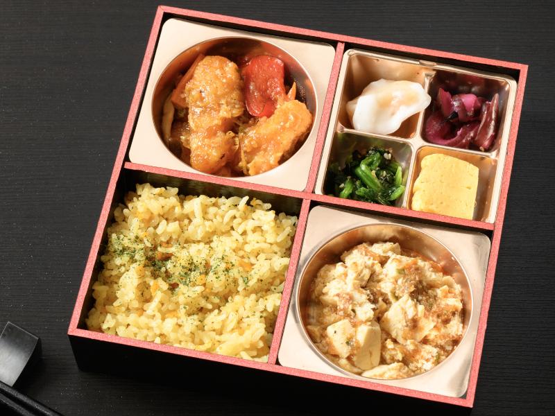 麻婆豆腐と酢豚の炒飯弁当