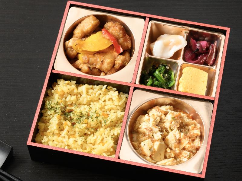 麻婆豆腐と青椒肉絲の炒飯弁当