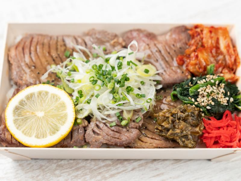 厚切り牛タンステーキ重 ～ネギ塩レモン～