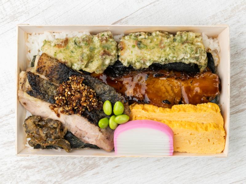 黒むつの照り焼きと炭火焼き鶏もも海苔弁当