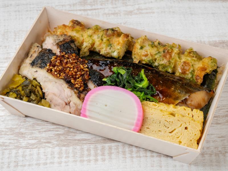 さわらの照り焼きと炭火焼鶏ももステーキ海苔弁当