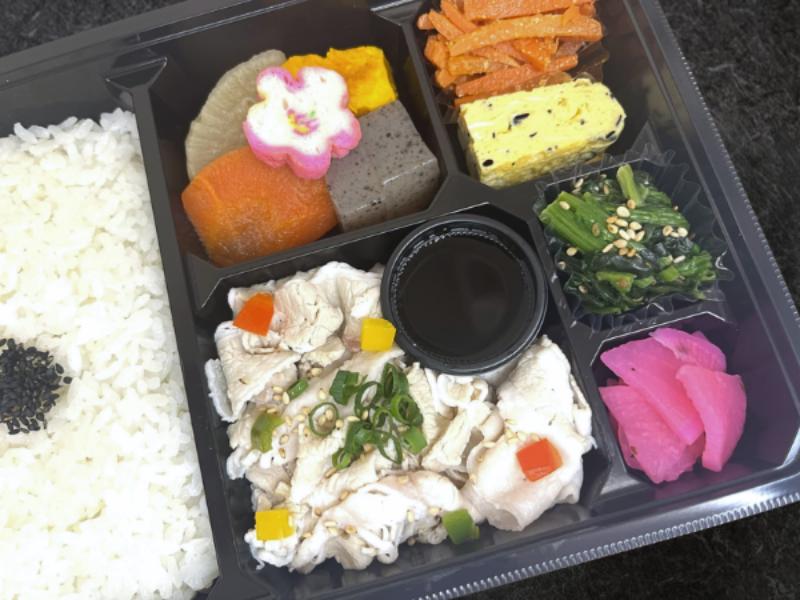 和出汁で仕上げた三元豚の豚しゃぶ弁当