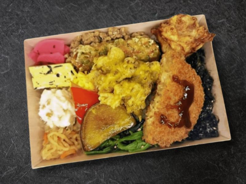 １４種類で埋め尽くされた海苔弁当