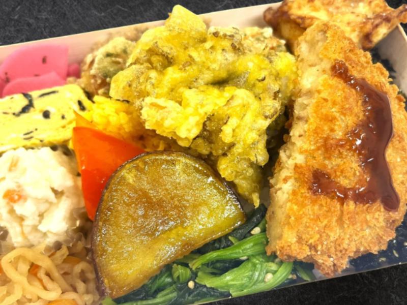 １４種類で埋め尽くされた海苔弁当