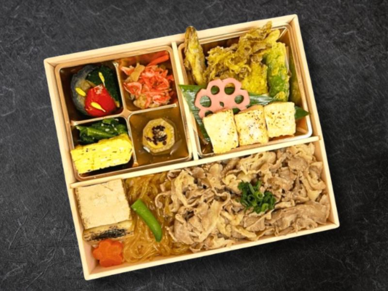 特選黒毛和牛のすき煮と鮭ハラスの塩こうじ焼き御膳