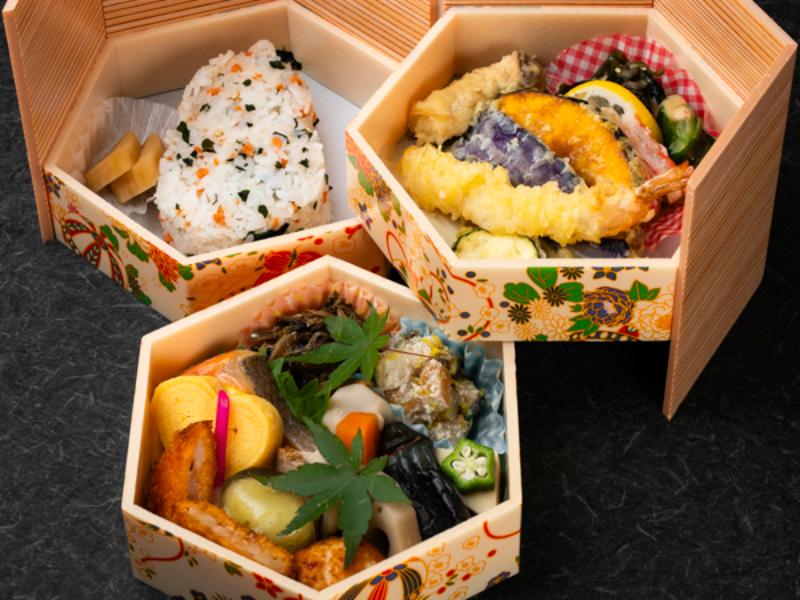六角三段弁当