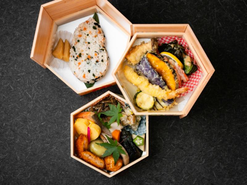 六角三段弁当