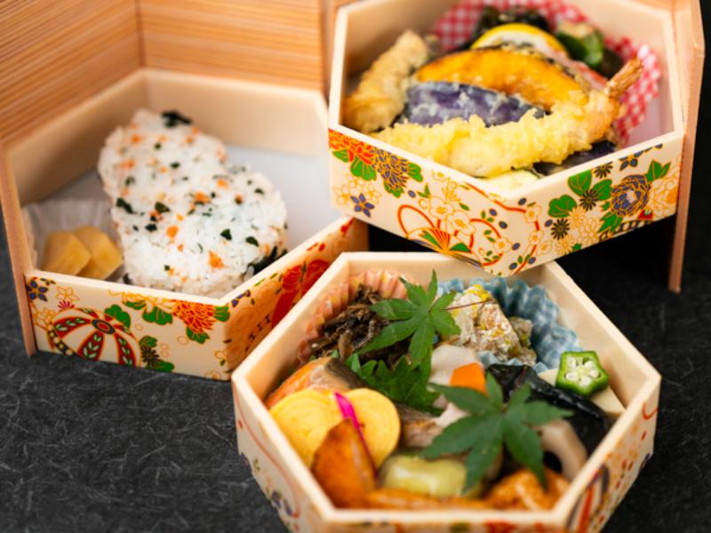 六角三段弁当