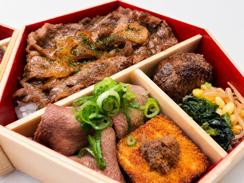 黒毛和牛ステーキ、和牛リブロースすき焼きと牛タンの秋野菜豪華贅沢弁当【9月16日～11月30日まで】