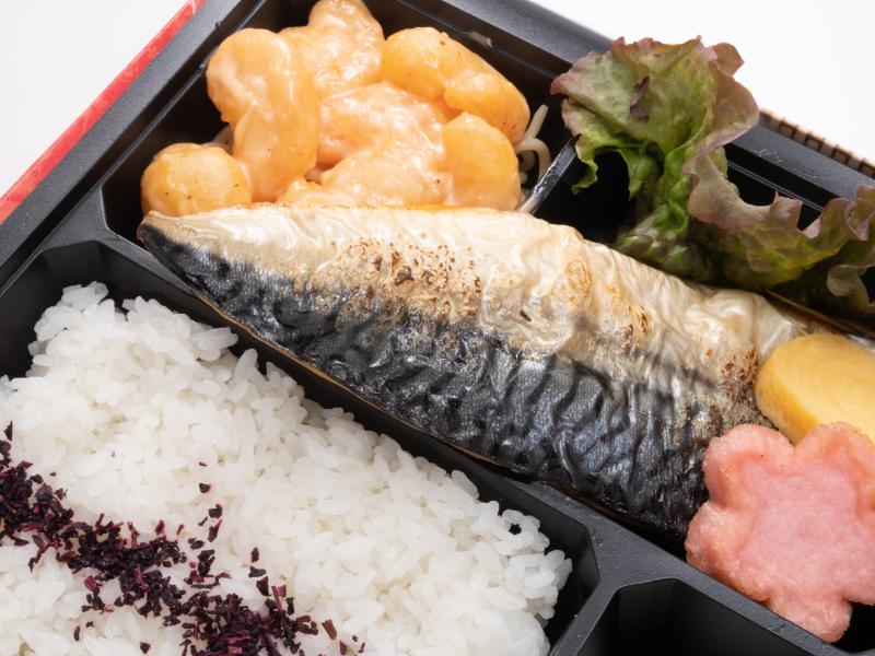 鯖の塩焼き＆エビマヨ弁当
