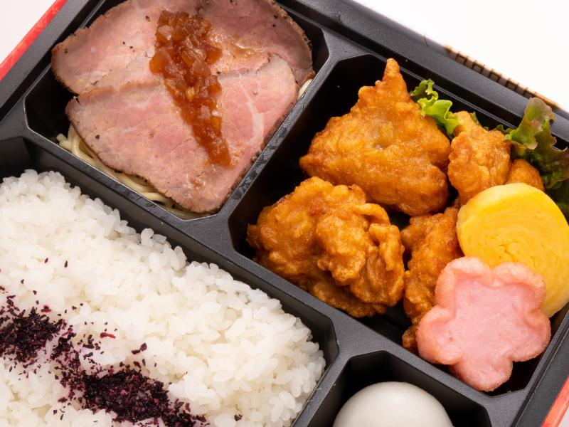 ローストビーフ＆鶏の唐揚げ弁当