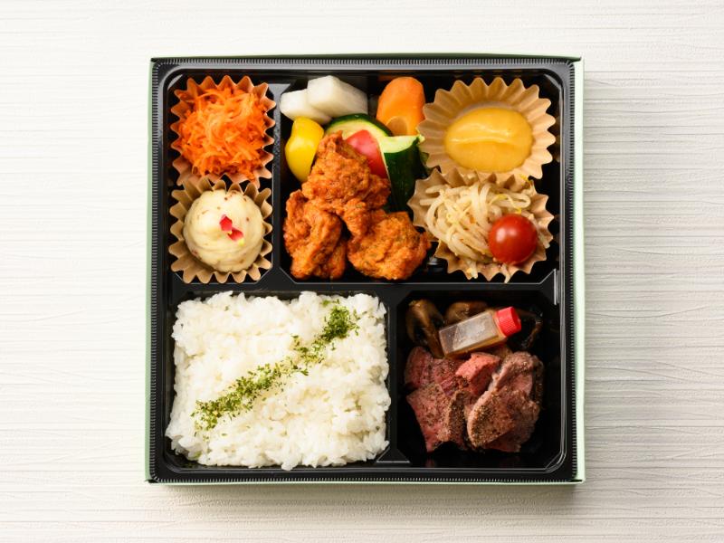 道産牛ステーキと唐揚げ弁当